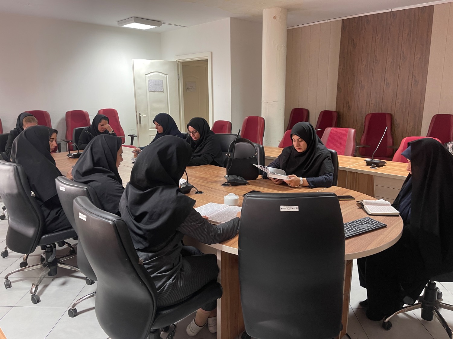 برگزاری جلسات انس با قرآن در مرکز بهداشت شمال غرب ۲ به مناسبت ماه مبارک رمضان 1404